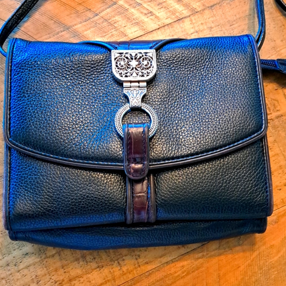 Brighton purse in black and brown leather with silver accenting.
